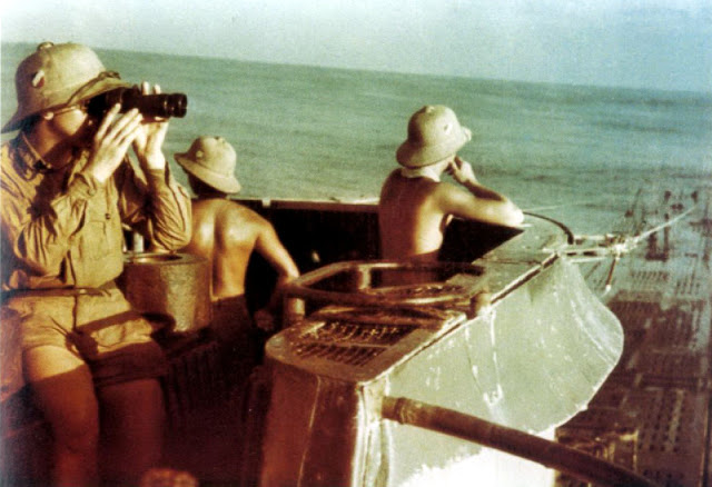 crew uboat watchout guard tropical binocular2