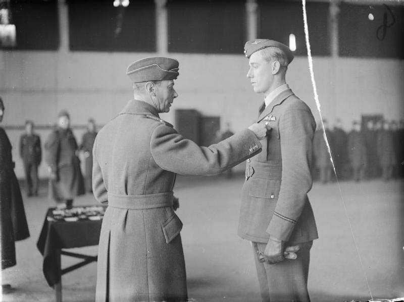 284331_156609507842123_1065415263_n