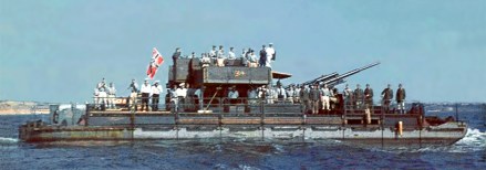 Bundesarchiv_N_1603_Bild-054,_Schwarzes_Meer,_Siebelfähre_mit_8,8cm_Flak_ArM