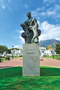 Jan_Smuts_Statue_in_Company_Gardens