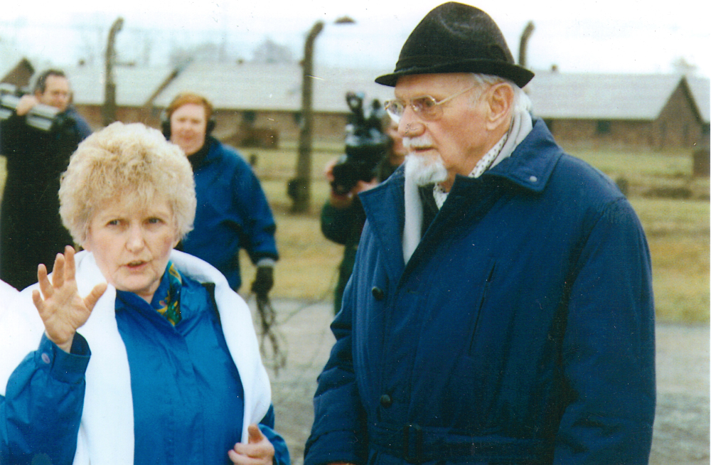 hans-munch-and-eva-at-auschwitz